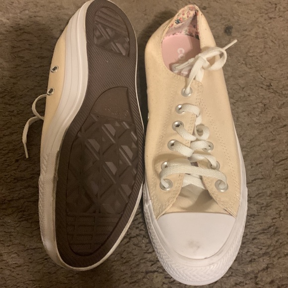 Converse - Picture 2 of 2